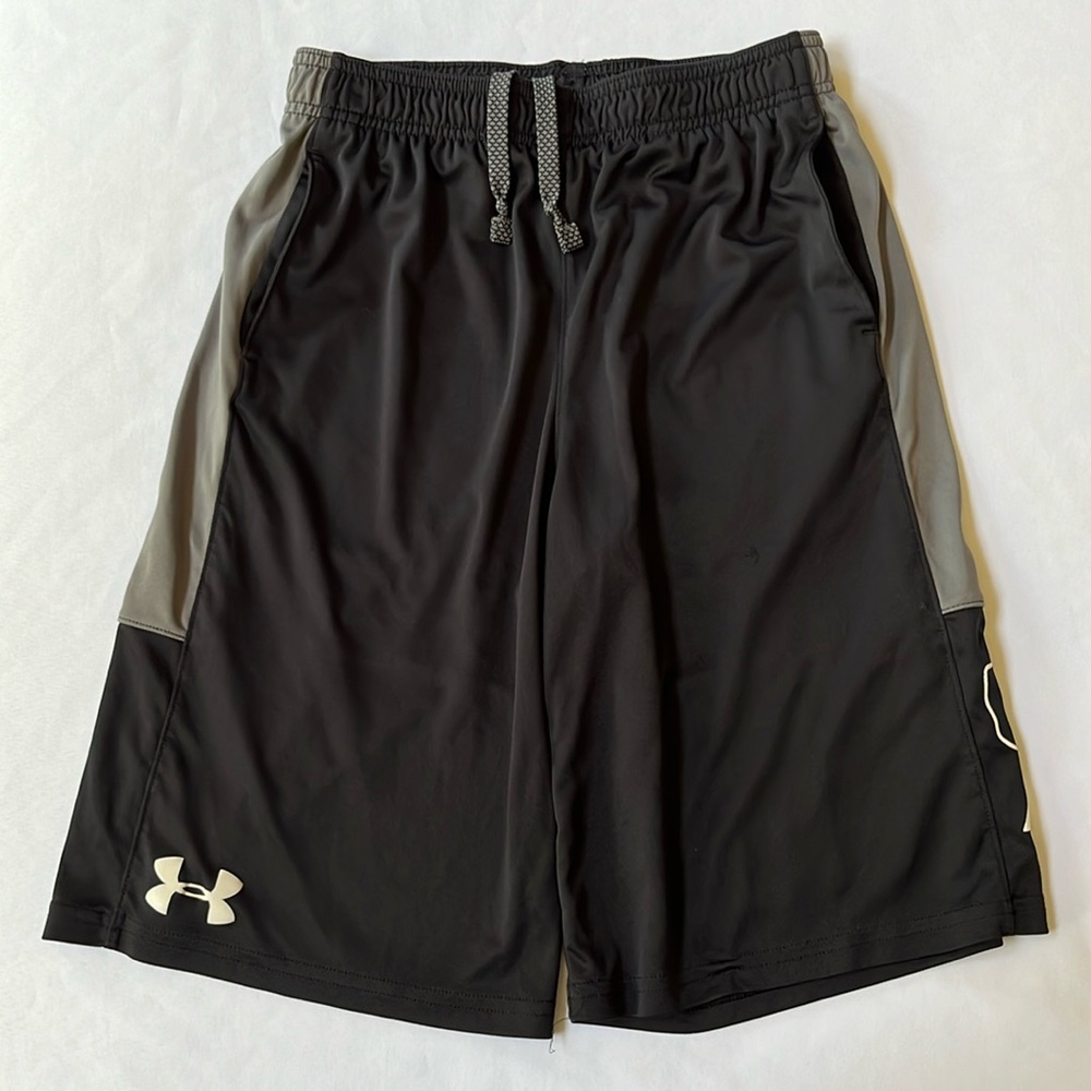 EUC Under Armour Shorts Youth Large.